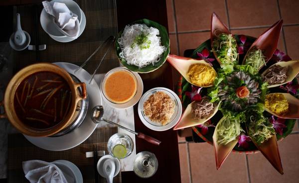 Du lịch Phan Thiết chớ bỏ qua món Lẩu thả. Du lịch Phan Thiết chớ bỏ qua món Lẩu thả.
