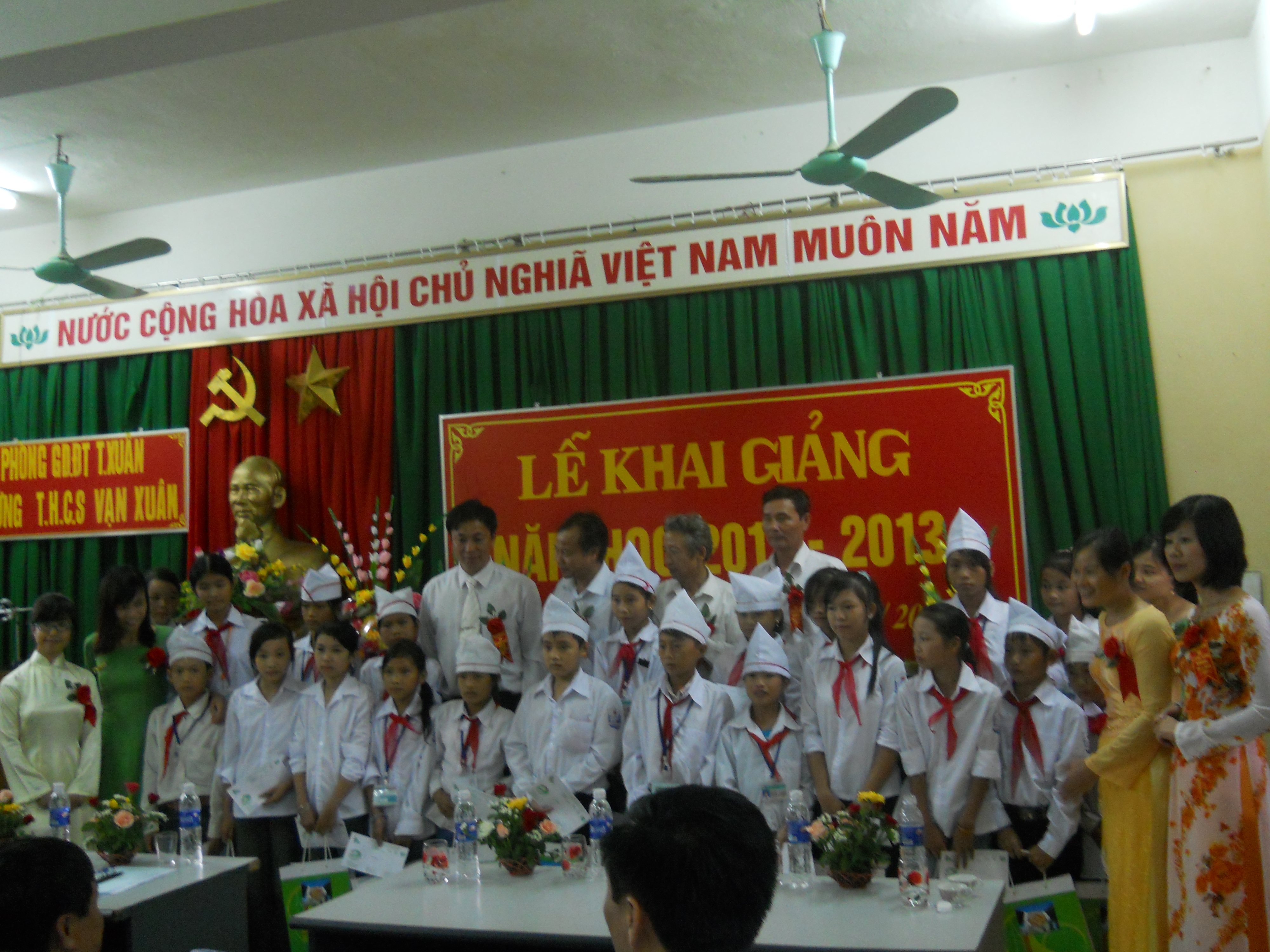 Tiếp sức đến trường ngày 3/9/2012 tại trường THCS Vạn Xuân - Thường Xuân - Thanh Hóa