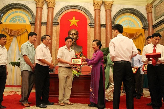<br /> slide trang chu 1